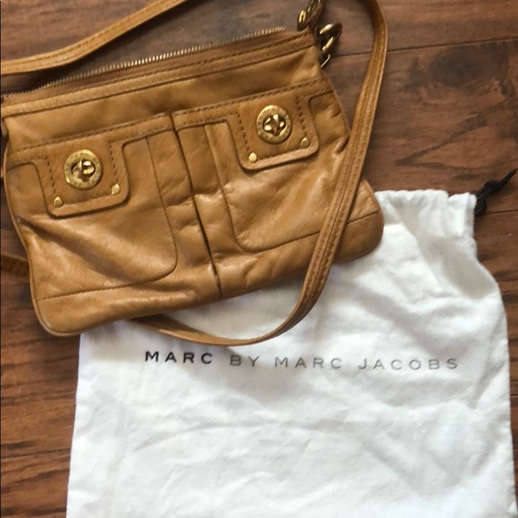 Marc by Marc Jacobs cross-body small purse. - Picture 4 of 4